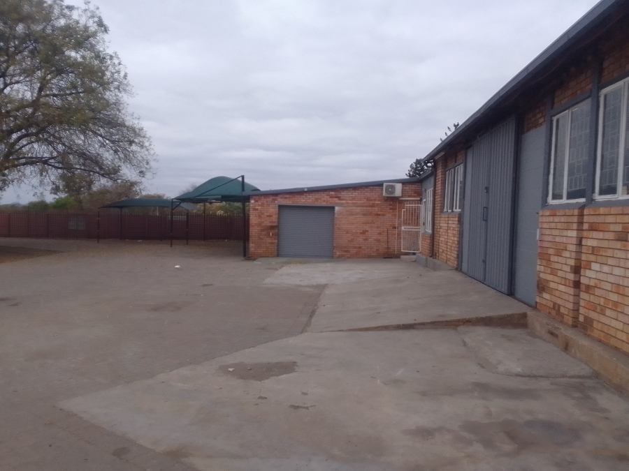 To Let Commercial Property for Rent in Oos Einde North West